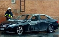 Возле здания суда в Днепре взорвали Mercedes