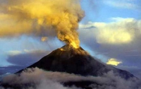 В Японии началось извержение вулкана Синмоэ