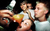 Ученые выяснили, что пьющая молодежь умнее и успешней 