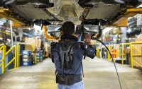 Рабочих Ford защитят от усталости и травм экзоскелеты