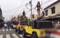 Полсотни полуголых танцовщиц отжигали на похоронах в Тайвани (ВИДЕО)