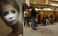 Тимошенко сидит, а лагерь в ее поддержку на Крещатике не собирается сворачиваться