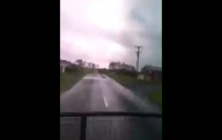 Житель Новой Зеландии проехал сквозь торнадо на грузовике (видео)