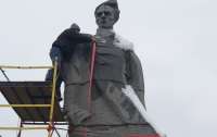 СМИ сообщают о демонтаже памятника писателю Островскому в Харькове