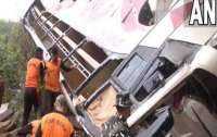 В Індії автобус зірвався в ущелину: багато загиблих