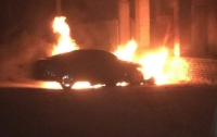 В Сумах спалили автомобиль майора полиции