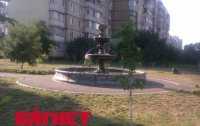 Харьковский массив украсили резиновыми скульптурами (ФОТО)