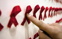 Во Всемирный день борьбы со СПИДом еще 12 украинцев узнают о том, что они на грани жизни и смерти