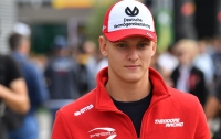 Шумахер-младший показал свой новый шлем к сезону-2019
