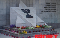 В Севастополе лишь накануне дня памяти жертв Бабьего Яра закрасили свастику на памятнике жертвам Холокоста 