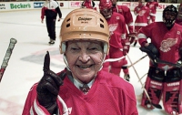 92-летняя мэр канадского города играет в хоккей и водит «Харлей» (ФОТО)