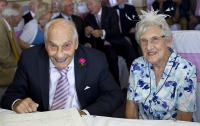 Супруги из Британии признаны самыми пожилыми молодоженами в мире