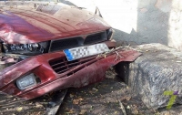 Пьяный одесский лихач снес с дороги два авто и протаранив стену пытался бежать