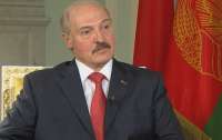 Лукашенко станцевал с неизвестной девушкой на балу для молодежи