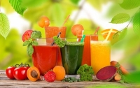 Ученые рассказали, почему вредно пить фруктовые соки