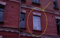 Кто-то заселился в заброшенный памятник архитектуры в центре Киева (ФОТО)