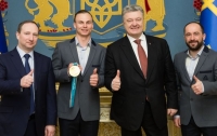 Порошенко наградил олимпийского чемпиона Абраменко орденом