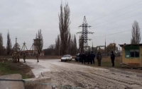 В Днепропетровской области под прикрытием местной полиции неизвестные автоматчики захватили село