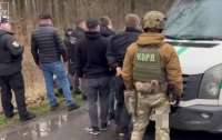 Інкасаторів в броньовику з мигалками підвозили ухилянтів до кордону