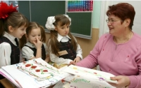 В Украине учителей-пенсионеров хотят перевести на контракт