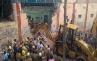 Обрушения транспортного депо в Индии: не менее восьми погибших
