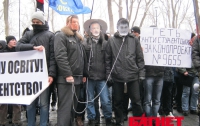 Студенты протащили связанного «Табачника» центром Киева (ФОТО)