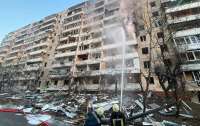 В Киеве оккупанты обстреляли десятиэтажку на Виноградаре (фото, видео)