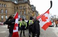 Канадцы заблокировали переправу в США