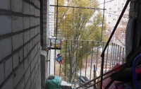 В Харькове на балконе дома повесилась школьница