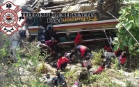 В Гватемале автобус со студентами упал в пропасть