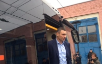Кличко проехал в автобусе, не уступив место женщинам и старикам (ФОТО)