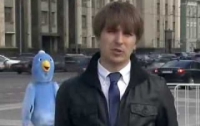 В Москве человек-птица сорвал журналисту эфир (ВИДЕО)