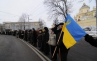 Украинцев уже собирают на главных площадях страны