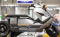 BMW приступила к серийному производству электрического мотоцикла CE 04