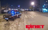 В Киеве автомобиль Audi снес пешехода на «зебре» и скрылся (ВИДЕО) 
