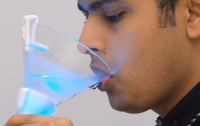 Создан стакан, превращающий воду в вино