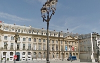 В Париже горит один из самых роскошных отелей мира