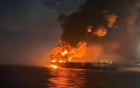 У Чорному морі палають два танкери з 