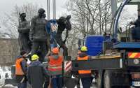 У Києві демонтували пам'ятник екіпажу бронепоїзда 