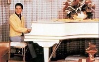 Белый рояль Элвиса Пресли продадут за 1 миллион долларов