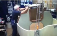 73-летний моряк собирается в кругосветное путешествие на трехметровой лодке (ФОТО)