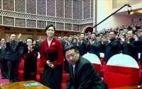 Супруга Ким Чен Ына появилась на публике впервые за долгое время (видео)