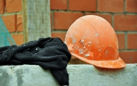 Рабочий в Киеве упал с четвертого этажа ЦУМа