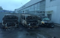 Неизвестные в Киеве подожгли автомобили 