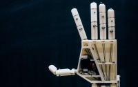 Бельгійські студенти створили роботизовану руку для сурдоперекладу (ВІДЕО)