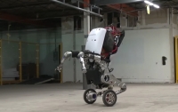 Робот-прыгун на двух колесах скользит, танцует и поднимает тяжести (видео)