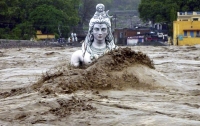 Чудовищное наводнение в Индии: 250 погибших