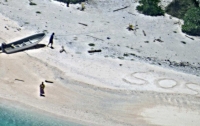 Двух потерпевших кораблекрушение моряков нашли благодаря надписи SOS на песке