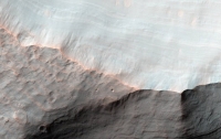 NASA показало снимок устья высохшей реки на Марсе