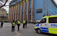 В центре Стокгольма около 100 человек в масках напали на беженцев